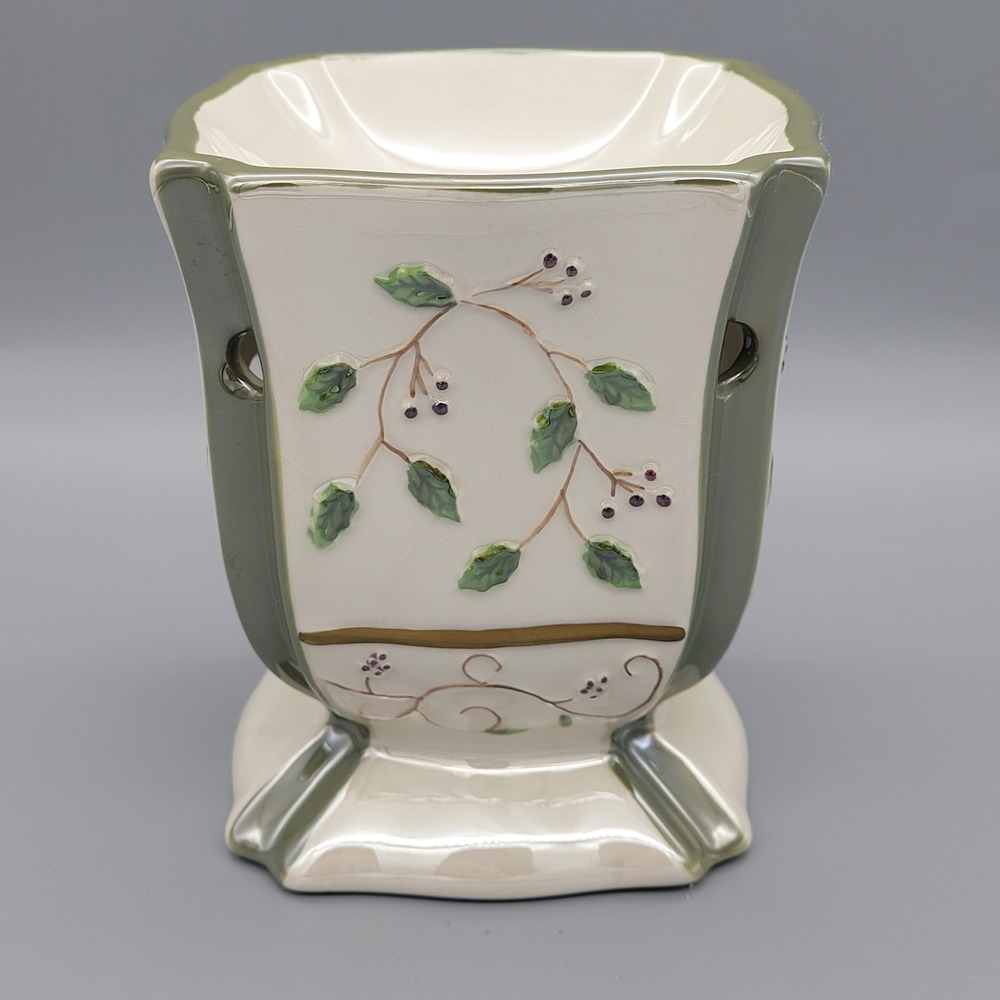 Yankee Candle Holly Berry Tealight Wax Melt Warmer Ceramic Holiday Christmas - Picture 2 of 6